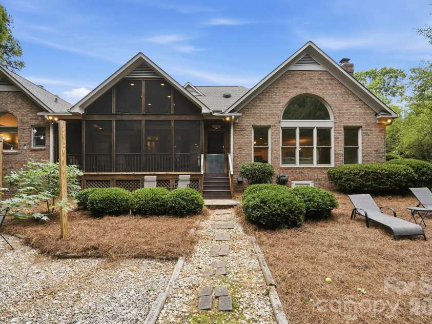 13101 Darby Chase Drive, Charlotte, NC 28277.  MLS# CAR4396206, YatesRealty ID 45016. 