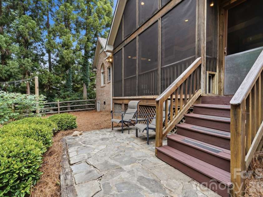 13101 Darby Chase Drive, Charlotte, NC 28277.  MLS# CAR4396206, YatesRealty ID 45016. 