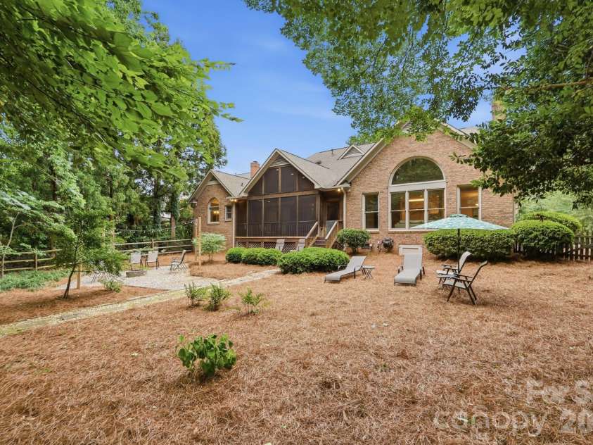 13101 Darby Chase Drive, Charlotte, NC 28277.  MLS# CAR4396206, YatesRealty ID 45016. 