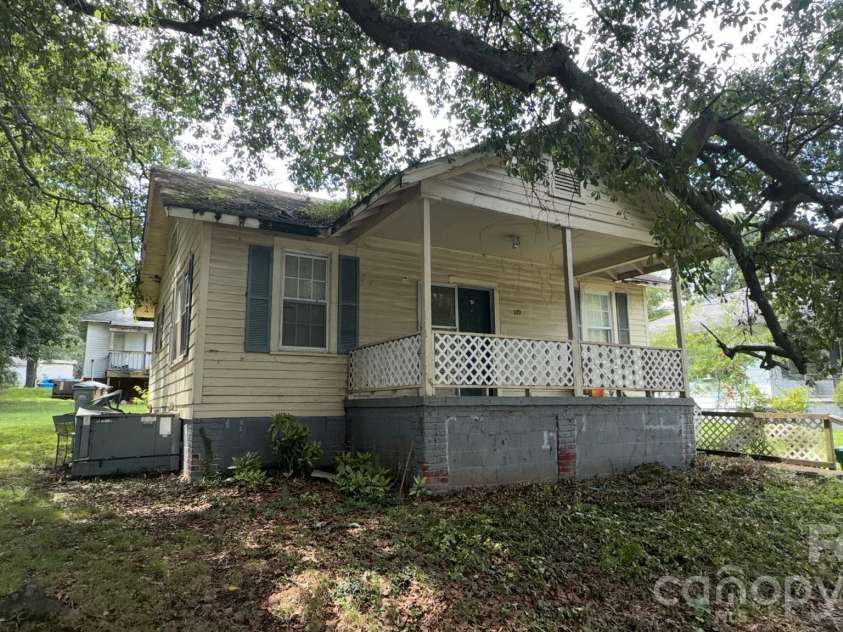 109 Dean Street, Gastonia, NC 28052.  MLS# CAR4415660, YatesRealty ID 45017. 