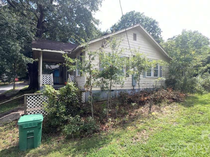 109 Dean Street, Gastonia, NC 28052.  MLS# CAR4415660, YatesRealty ID 45017. 