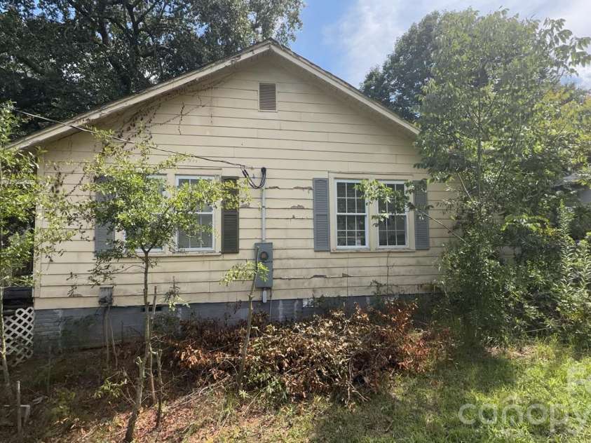 109 Dean Street, Gastonia, NC 28052.  MLS# CAR4415660, YatesRealty ID 45017. 