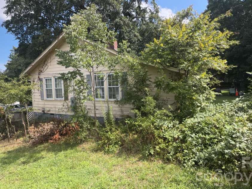109 Dean Street, Gastonia, NC 28052.  MLS# CAR4415660, YatesRealty ID 45017. 