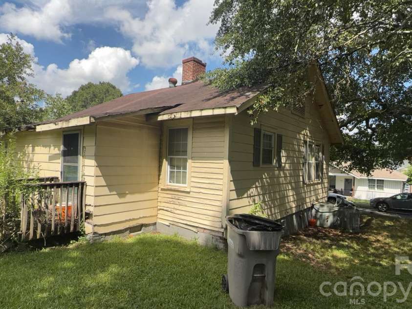 109 Dean Street, Gastonia, NC 28052.  MLS# CAR4415660, YatesRealty ID 45017. 