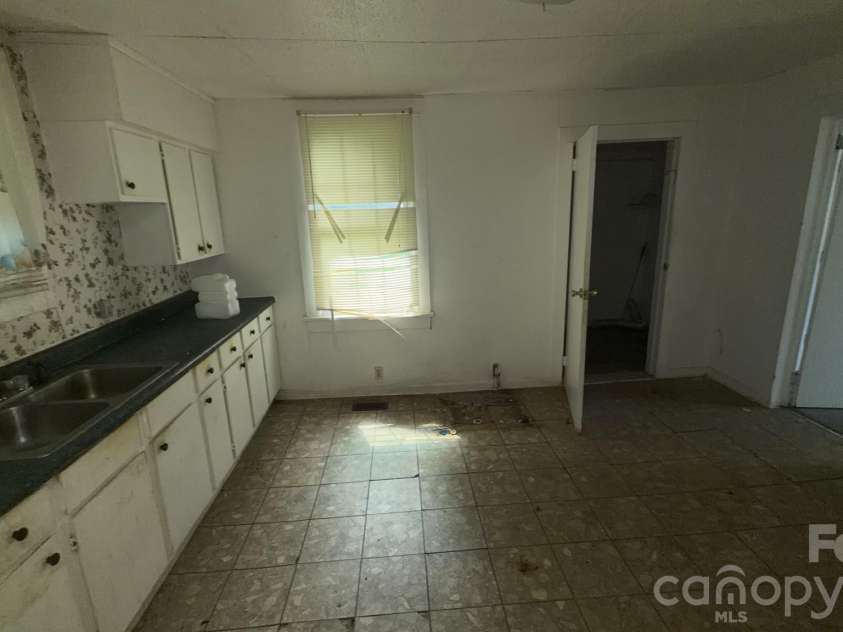109 Dean Street, Gastonia, NC 28052.  MLS# CAR4415660, YatesRealty ID 45017. 