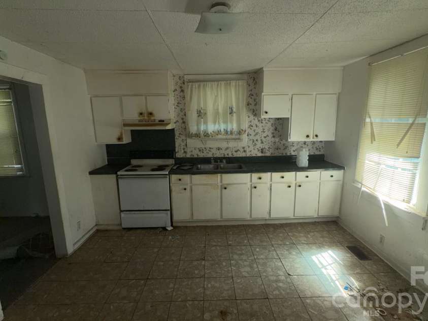 109 Dean Street, Gastonia, NC 28052.  MLS# CAR4415660, YatesRealty ID 45017. 