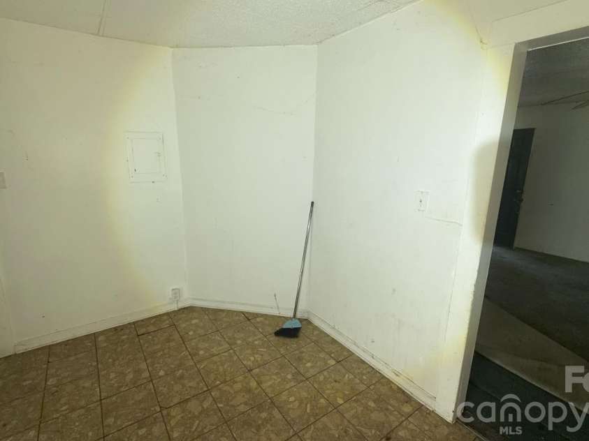 109 Dean Street, Gastonia, NC 28052.  MLS# CAR4415660, YatesRealty ID 45017. 