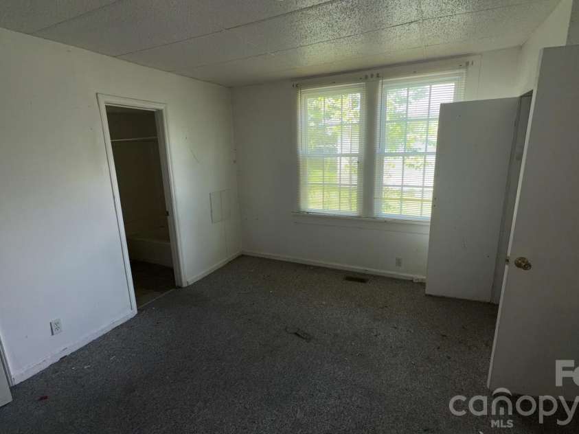 109 Dean Street, Gastonia, NC 28052.  MLS# CAR4415660, YatesRealty ID 45017. 