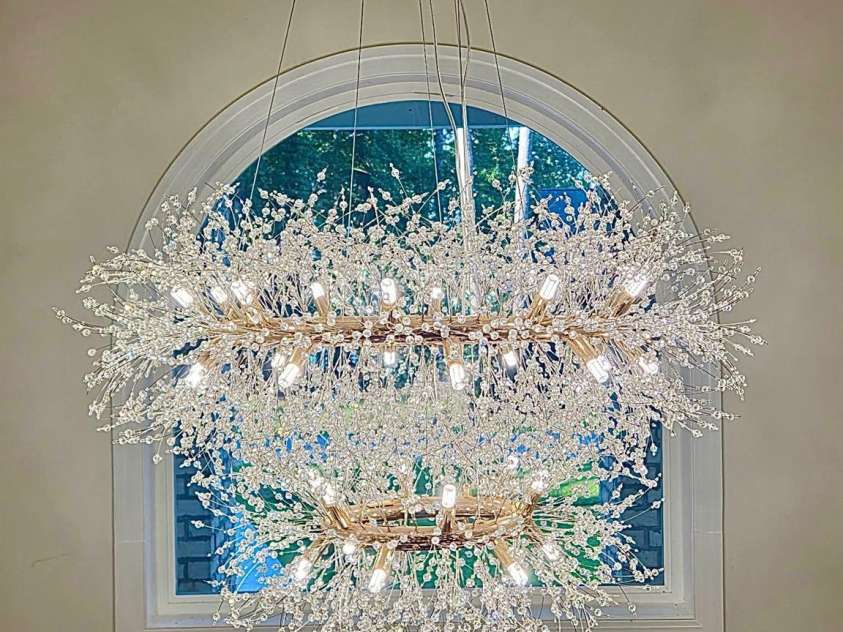 124 Providence Place, Chocowinity, NC 27817.  MLS# CAR4415044, YatesRealty ID 45018. Exquisite chandelier in foyer