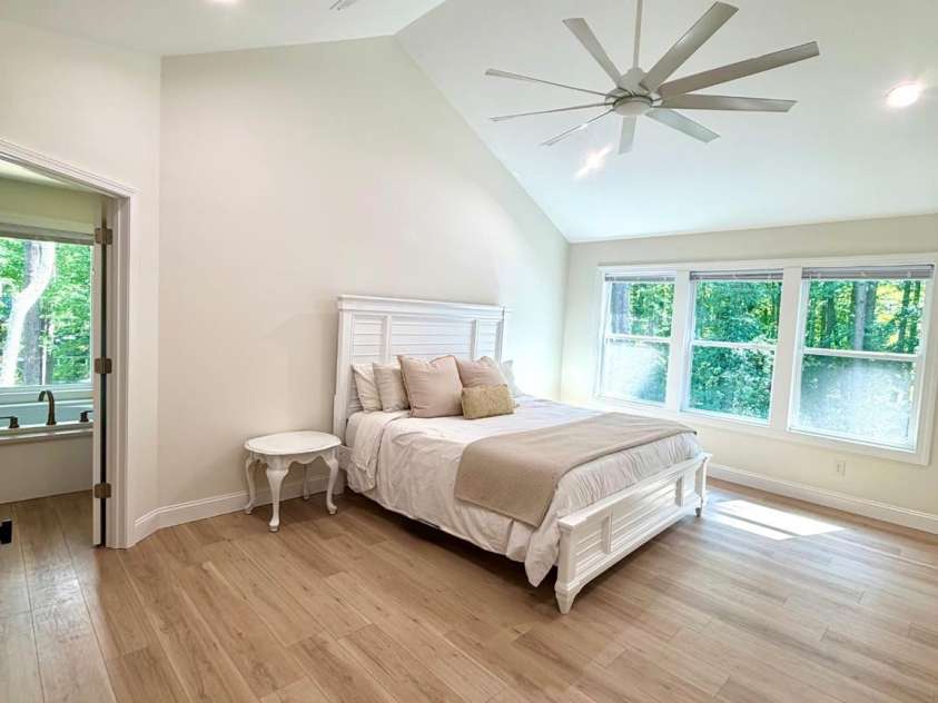 124 Providence Place, Chocowinity, NC 27817.  MLS# CAR4415044, YatesRealty ID 45018. Spacious Vaulted master Bedroom