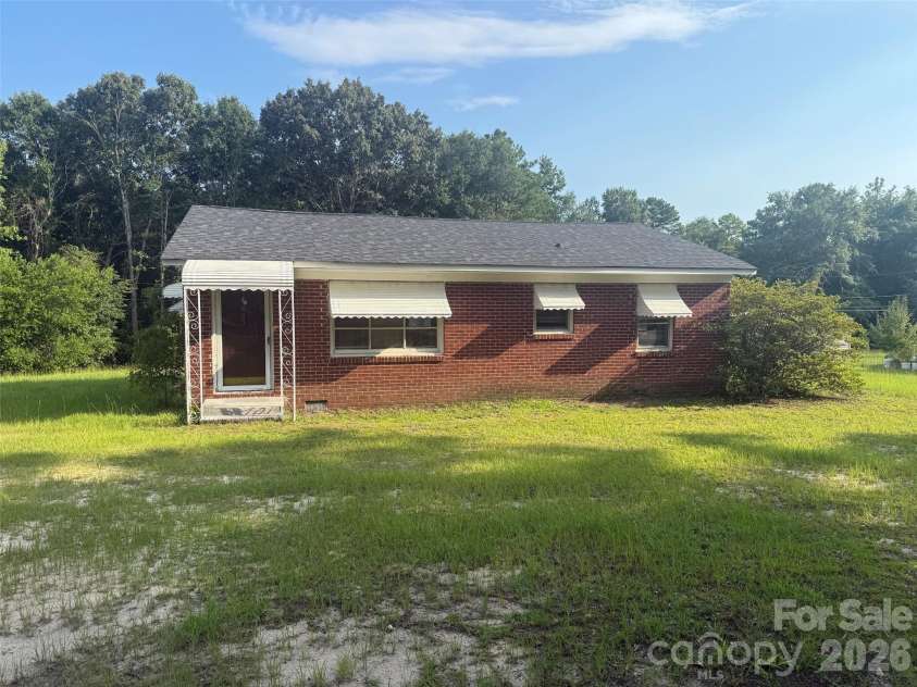 405 Woodland Drive, Kershaw, SC 29067.  MLS# CAR4412557, YatesRealty ID 45019. 
