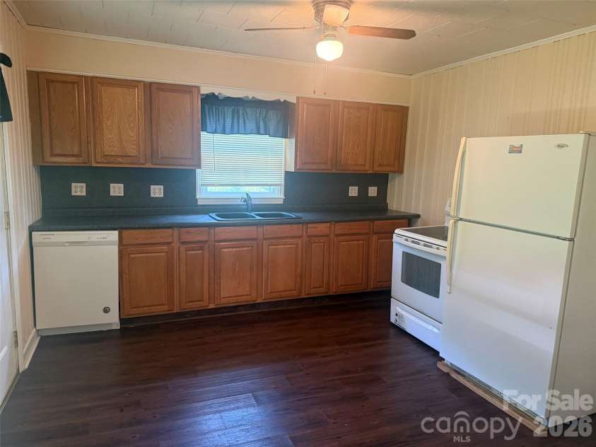 405 Woodland Drive, Kershaw, SC 29067.  MLS# CAR4412557, YatesRealty ID 45019. 