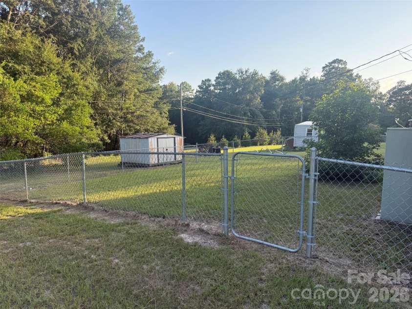 405 Woodland Drive, Kershaw, SC 29067.  MLS# CAR4412557, YatesRealty ID 45019. 