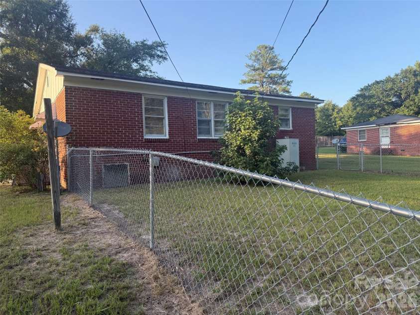 405 Woodland Drive, Kershaw, SC 29067.  MLS# CAR4412557, YatesRealty ID 45019. 