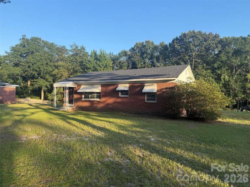 405 Woodland Drive, Kershaw, SC 29067.  MLS# CAR4412557, YatesRealty ID 45019. 