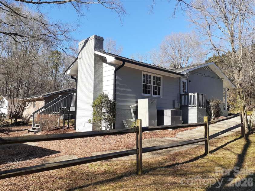 1638 Colonial Drive, Salisbury, NC 28144.  MLS# CAR4350476, YatesRealty ID 4502. 