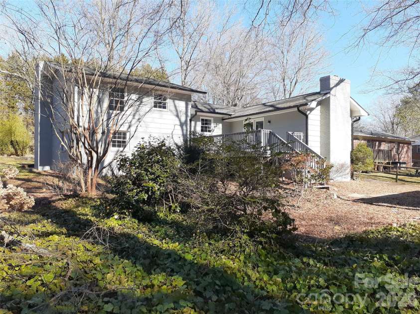 1638 Colonial Drive, Salisbury, NC 28144.  MLS# CAR4350476, YatesRealty ID 4502. 