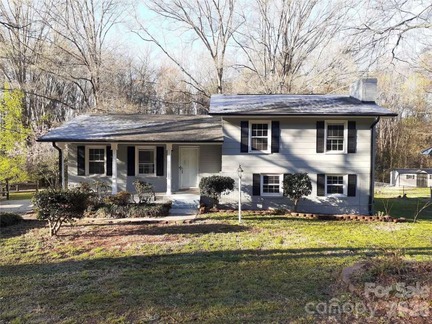 1638 Colonial Drive, Salisbury, NC 28144.  MLS# CAR4350476, YatesRealty ID 4502. 