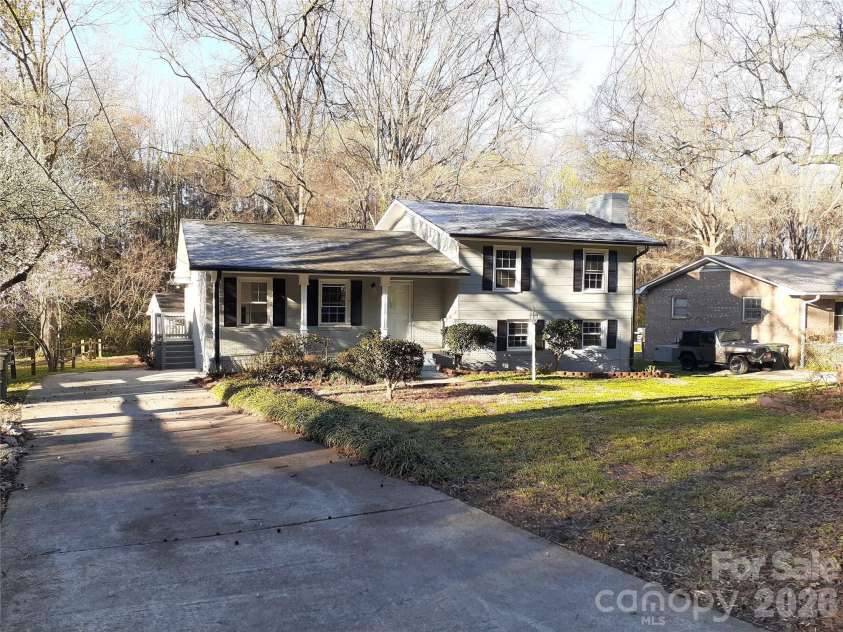 1638 Colonial Drive, Salisbury, NC 28144.  MLS# CAR4350476, YatesRealty ID 4502. 