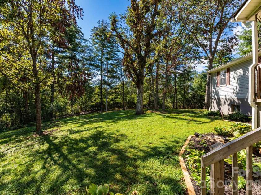 38 Mountainberry Lane, Fairview, NC 28730.  MLS# CAR4345416, YatesRealty ID 4502. 