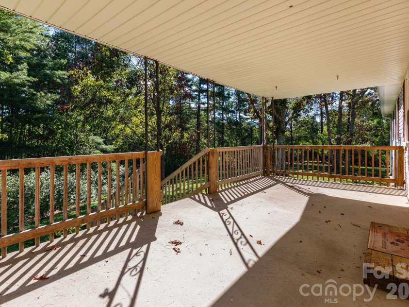38 Mountainberry Lane, Fairview, NC 28730.  MLS# CAR4345416, YatesRealty ID 4502. 