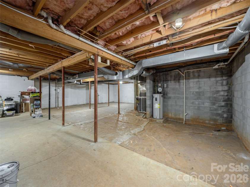 433 Crowfields Drive, Asheville, NC 28803.  MLS# CAR4414643, YatesRealty ID 45020. 1641' of Unfinished Space