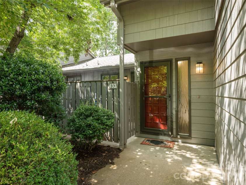 433 Crowfields Drive, Asheville, NC 28803.  MLS# CAR4414643, YatesRealty ID 45020. Front Entryway