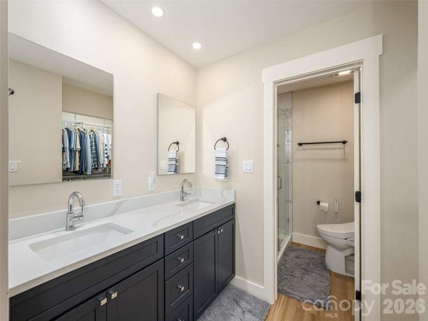 433 Crowfields Drive, Asheville, NC 28803.  MLS# CAR4414643, YatesRealty ID 45020. Primary Bath with Double Sinks