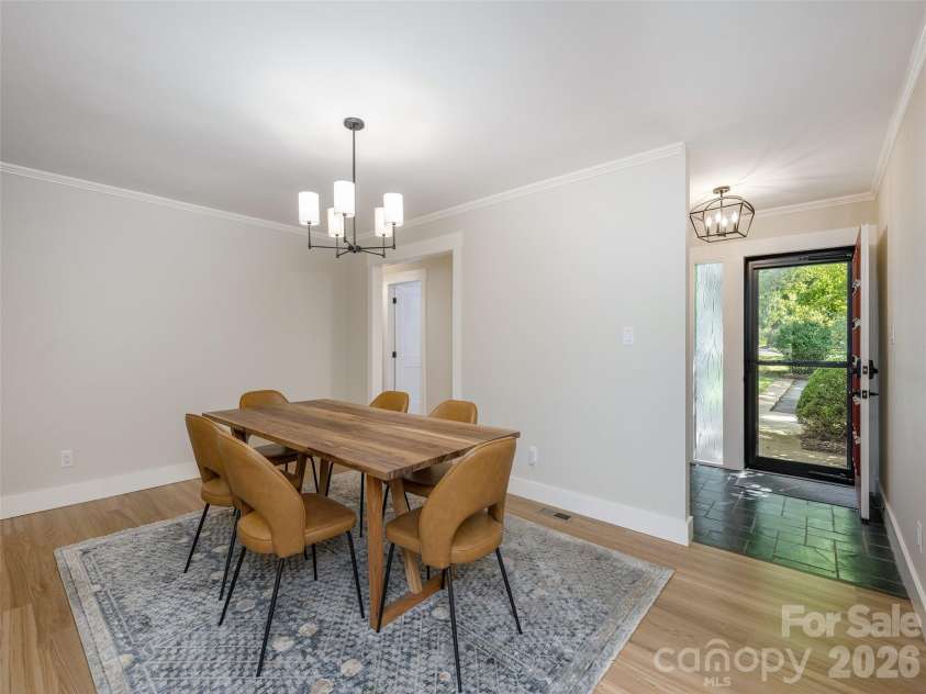 433 Crowfields Drive, Asheville, NC 28803.  MLS# CAR4414643, YatesRealty ID 45020. Spacious Dining Room