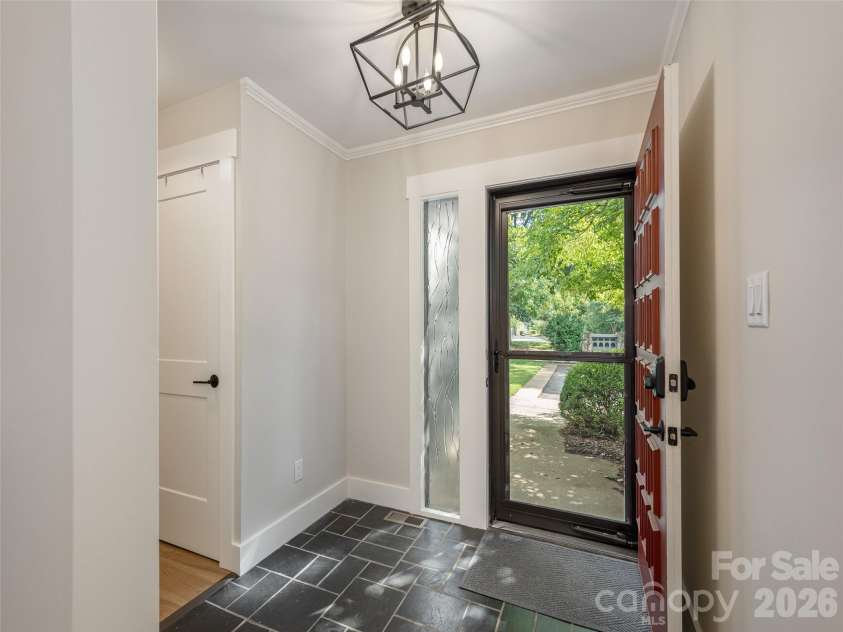 433 Crowfields Drive, Asheville, NC 28803.  MLS# CAR4414643, YatesRealty ID 45020. Step into the Foyer