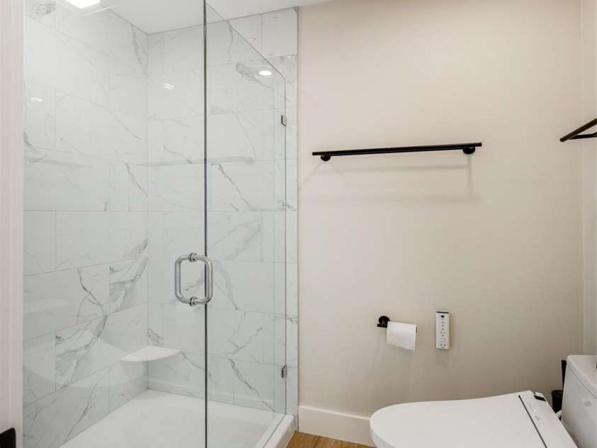 433 Crowfields Drive, Asheville, NC 28803.  MLS# CAR4414643, YatesRealty ID 45020. Walk-in Shower & Bidet in Primary Bath