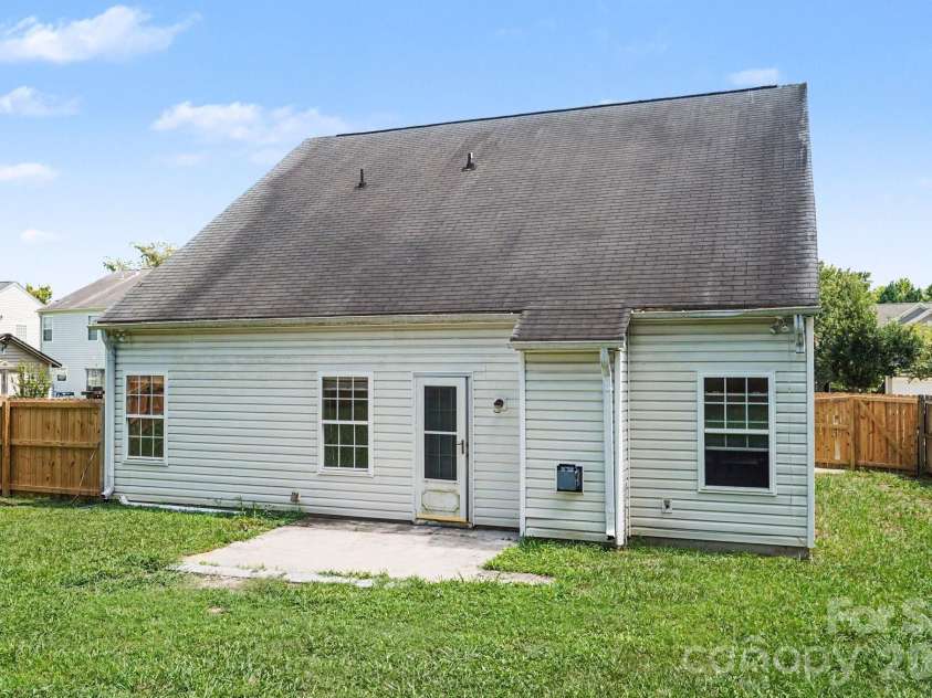 10411 Pickerel Lane, Charlotte, NC 28213.  MLS# CAR4399845, YatesRealty ID 45021. 