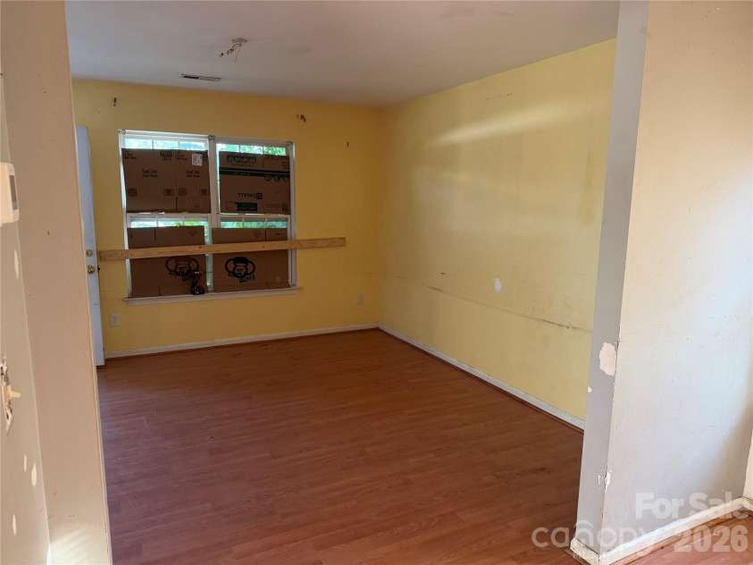 2320 West Boulevard, Charlotte, NC 28208.  MLS# CAR4389947, YatesRealty ID 45023. Living room
