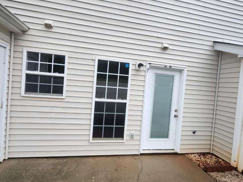 9644 Littleleaf Drive, Charlotte, NC 28215.  MLS# CAR4415285, YatesRealty ID 45026. Fence patio