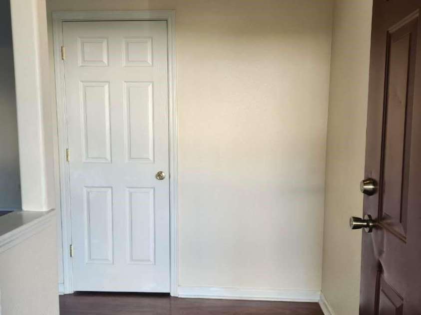 9644 Littleleaf Drive, Charlotte, NC 28215.  MLS# CAR4415285, YatesRealty ID 45026. House Entry