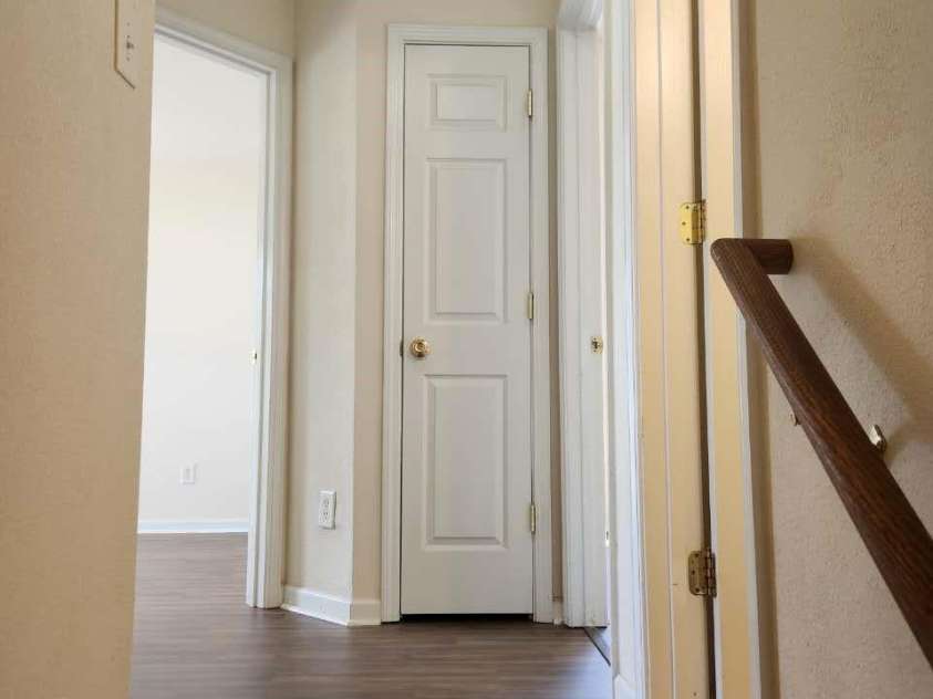 9644 Littleleaf Drive, Charlotte, NC 28215.  MLS# CAR4415285, YatesRealty ID 45026. Second floor