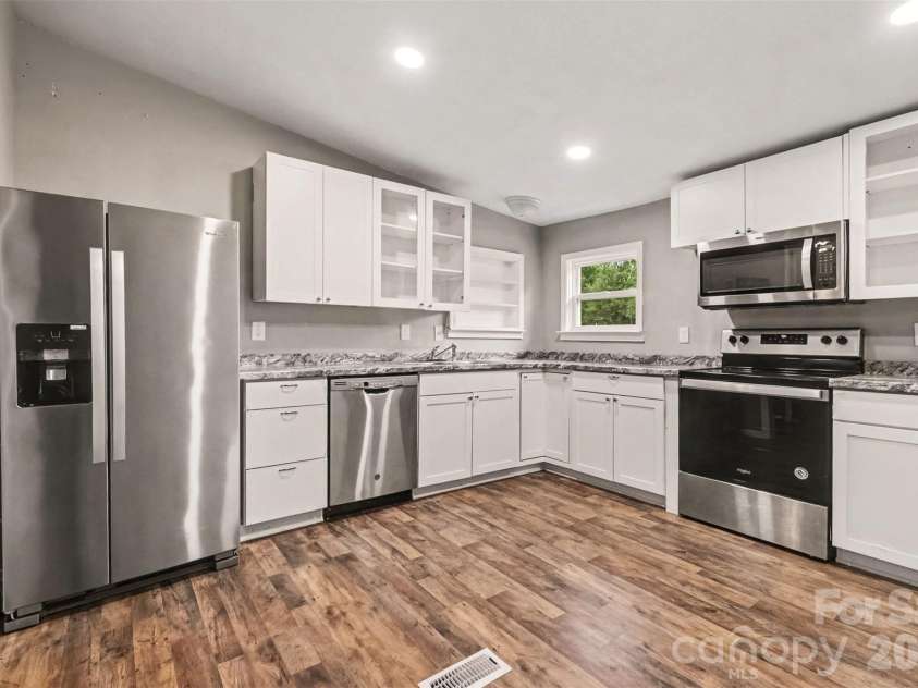 599 Scotts Creek Road, Statesville, NC 28625.  MLS# CAR4414968, YatesRealty ID 45027. 