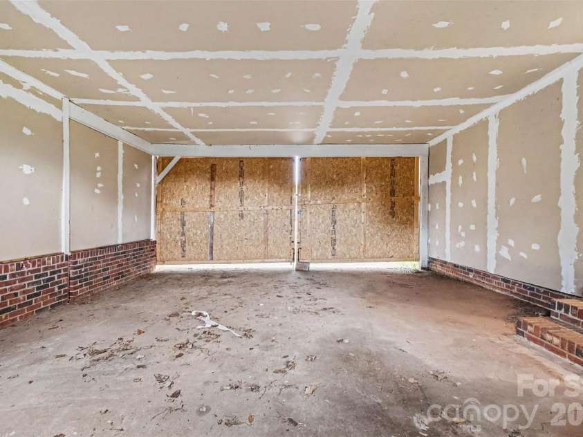 599 Scotts Creek Road, Statesville, NC 28625.  MLS# CAR4414968, YatesRealty ID 45027. 
