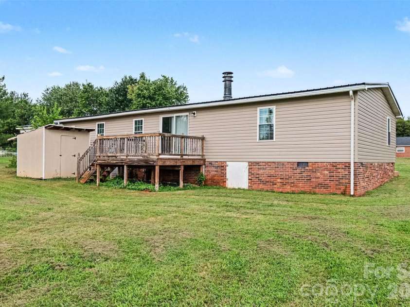 599 Scotts Creek Road, Statesville, NC 28625.  MLS# CAR4414968, YatesRealty ID 45027. 