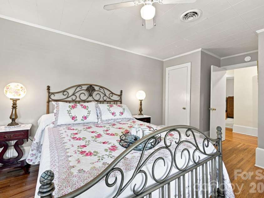 310 Brook Street, Kannapolis, NC 28083.  MLS# CAR4414995, YatesRealty ID 45029. 