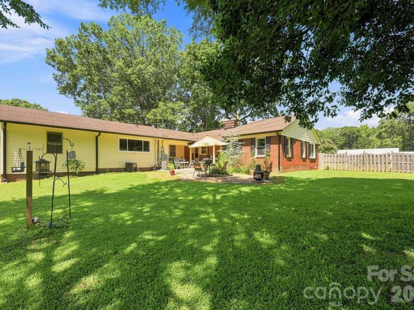 310 Brook Street, Kannapolis, NC 28083.  MLS# CAR4414995, YatesRealty ID 45029. 
