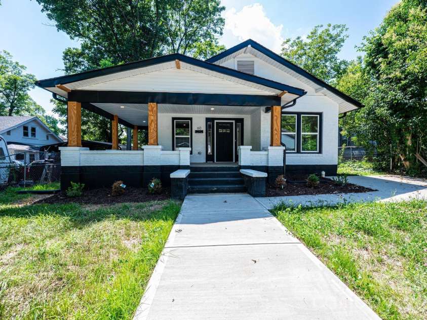 60 5th Street, Hickory, NC 28602.  MLS# CAR4414467, YatesRealty ID 45033. 