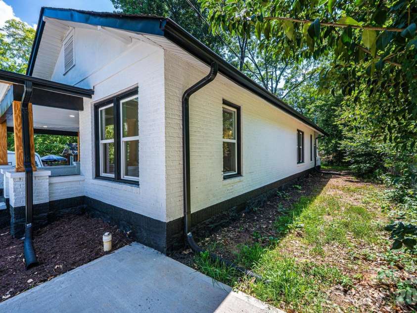 60 5th Street, Hickory, NC 28602.  MLS# CAR4414467, YatesRealty ID 45033. 