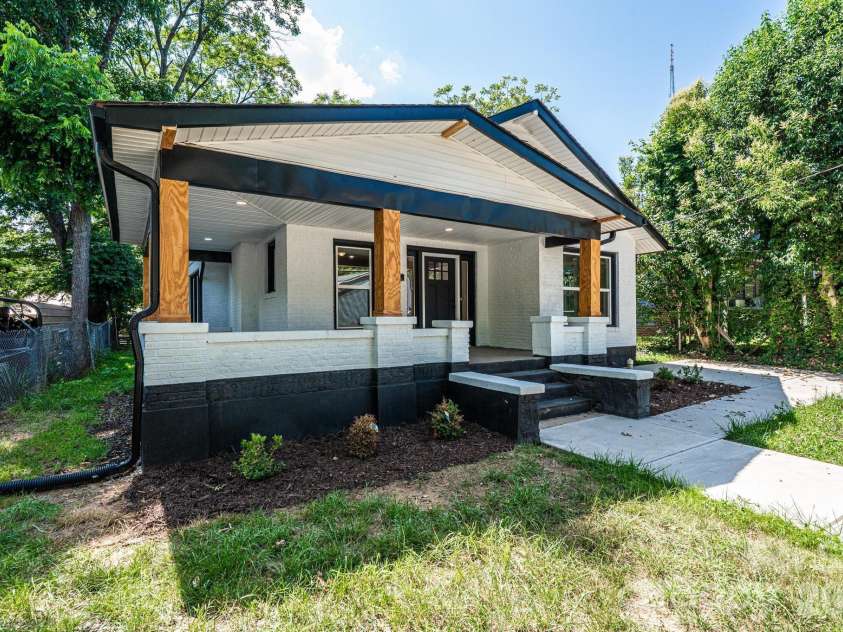 60 5th Street, Hickory, NC 28602.  MLS# CAR4414467, YatesRealty ID 45033. 