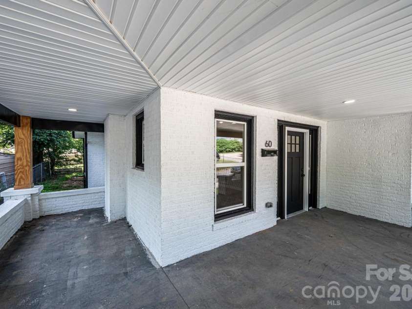 60 5th Street, Hickory, NC 28602.  MLS# CAR4414467, YatesRealty ID 45033. 