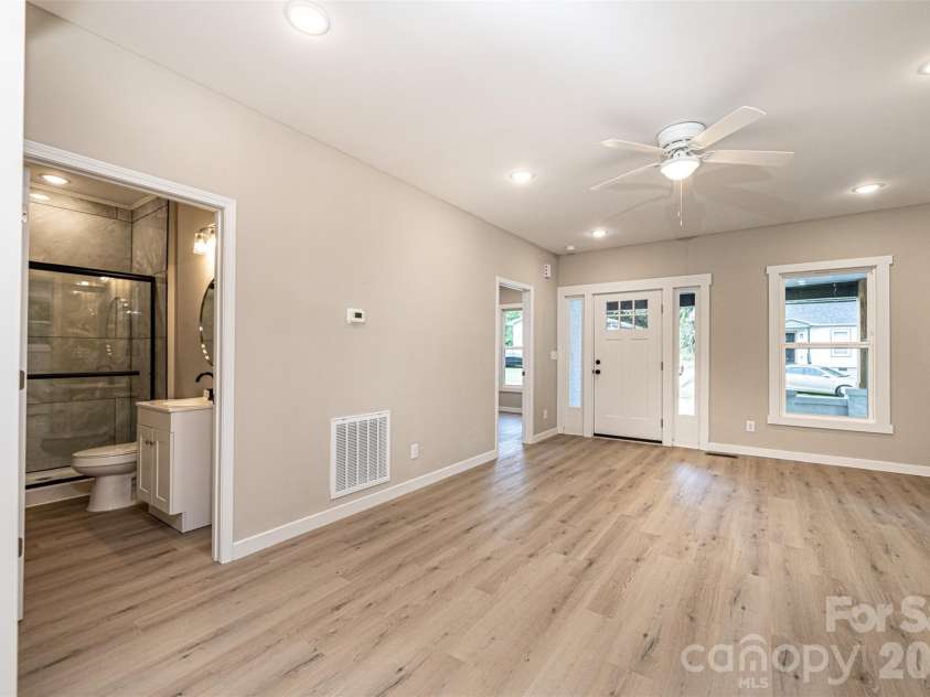 60 5th Street, Hickory, NC 28602.  MLS# CAR4414467, YatesRealty ID 45033. 