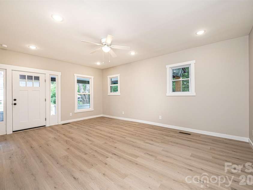 60 5th Street, Hickory, NC 28602.  MLS# CAR4414467, YatesRealty ID 45033. 