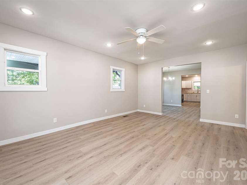 60 5th Street, Hickory, NC 28602.  MLS# CAR4414467, YatesRealty ID 45033. 
