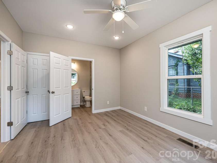 60 5th Street, Hickory, NC 28602.  MLS# CAR4414467, YatesRealty ID 45033. 