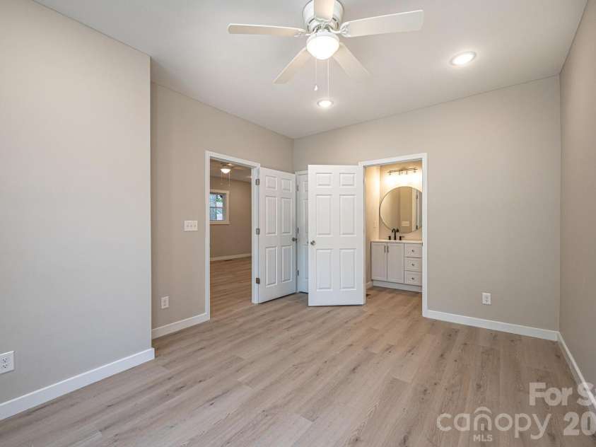 60 5th Street, Hickory, NC 28602.  MLS# CAR4414467, YatesRealty ID 45033. 